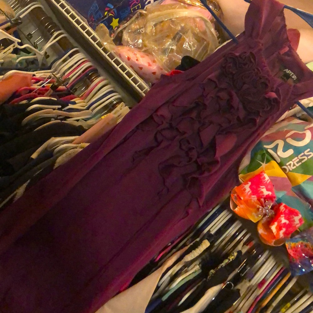 Sleeveless. Dark purple. Dress shirt. Flows. Satin.
